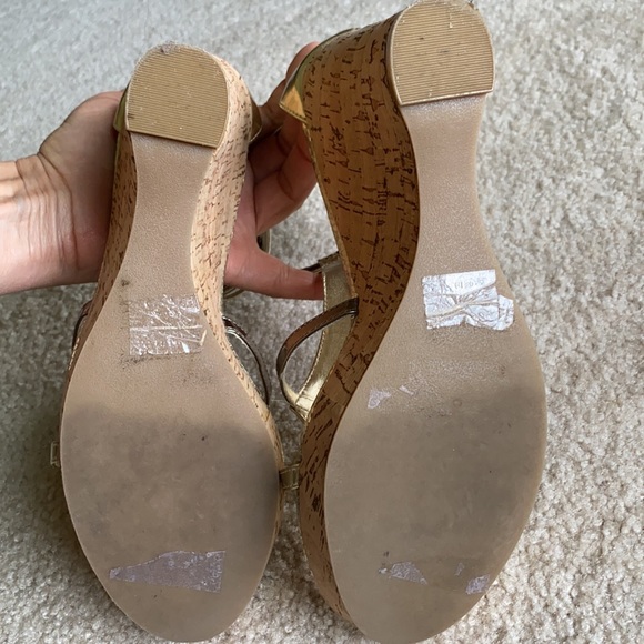 Steve Madden Metallic Gold Platform Wedge Sandal 9 - Picture 8 of 13